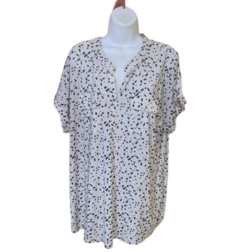 ---  Short Sleeve Long White Blouse Size 1X